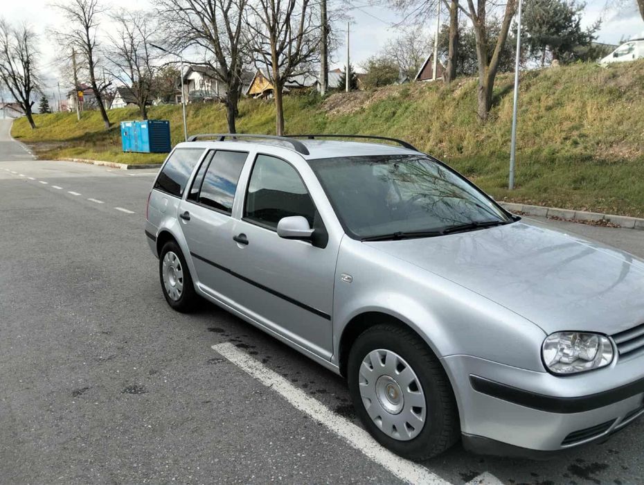 Mașină GOLF, întreginută foarte bine, fară scurgeri sau defecte.