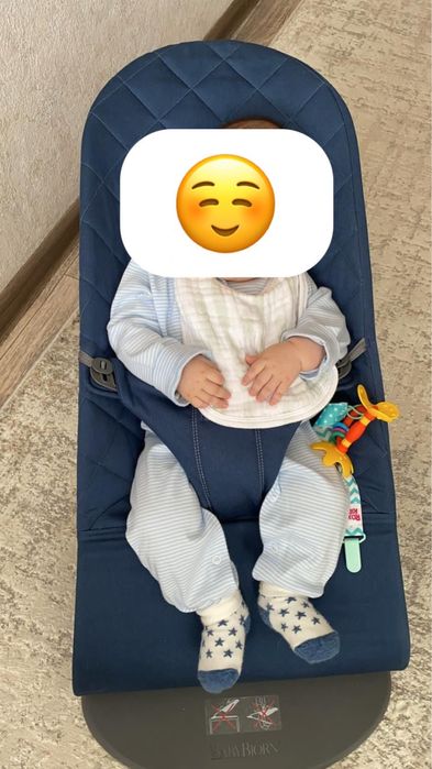 Продам шезлонг оригинал baby bjorn