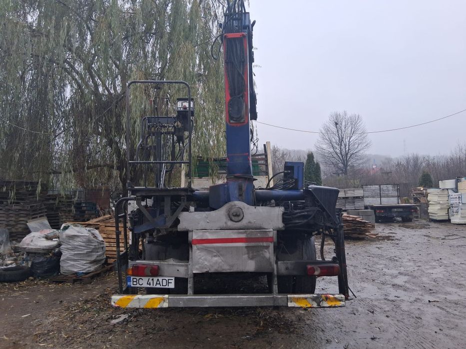 Camion cu macara DAF LF