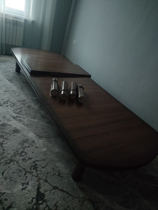Стол. Диван сатылады