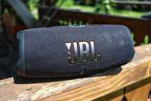 Vând boxă portabilă JBL Charge 5