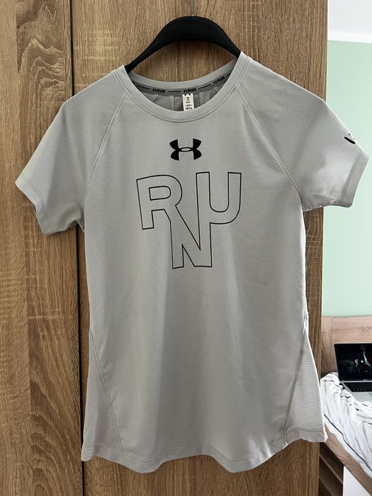 Дамска спортна тениска “UnderArmour”