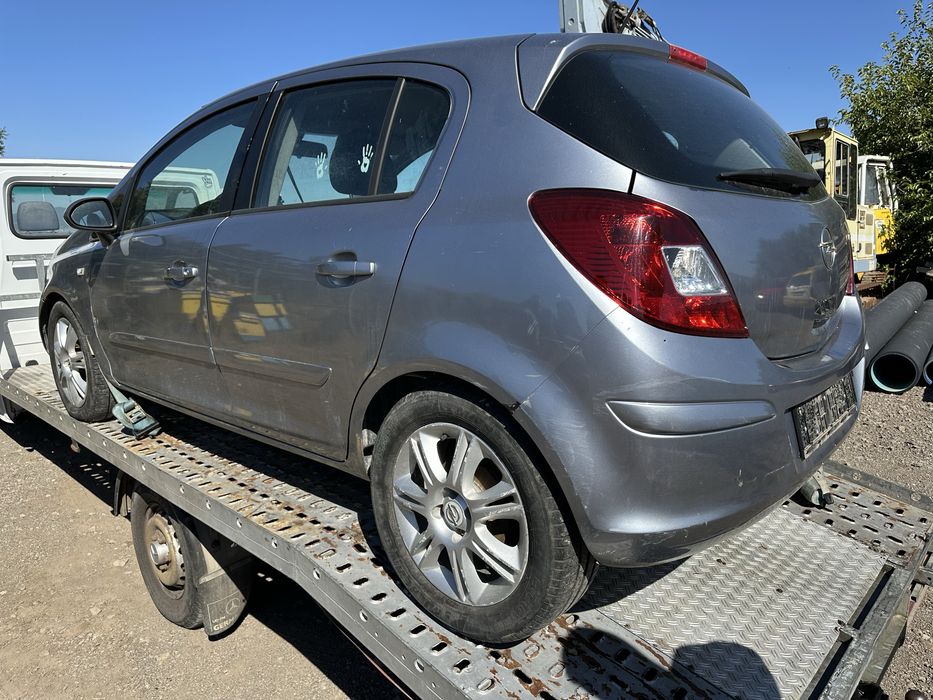 Opel Corsa D 1.4i на части