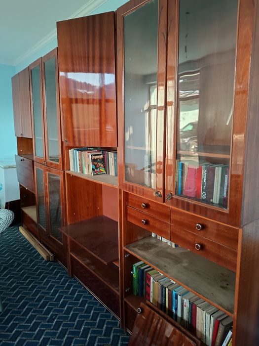 Стенка срочно сотилади