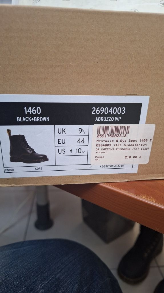 Продавам Dr.Martens 44