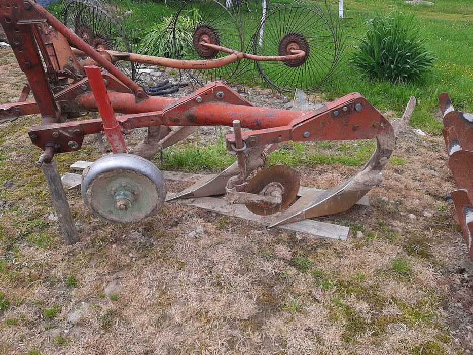 Plug și culegătoare porumb