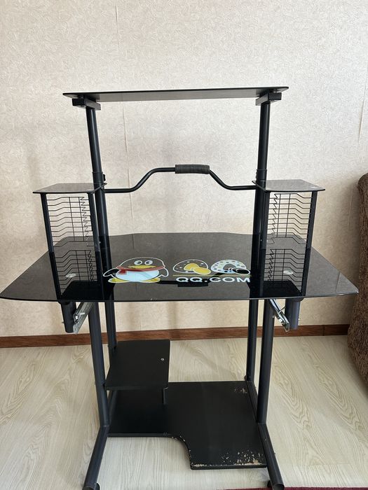 Продам компьютерный стол б/у