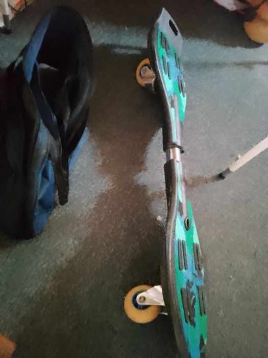 Skateboard cu husa de transport