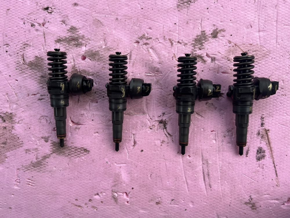 Set injectoare pt vw passat b6 1.9 cod motor BLS cod inj CS