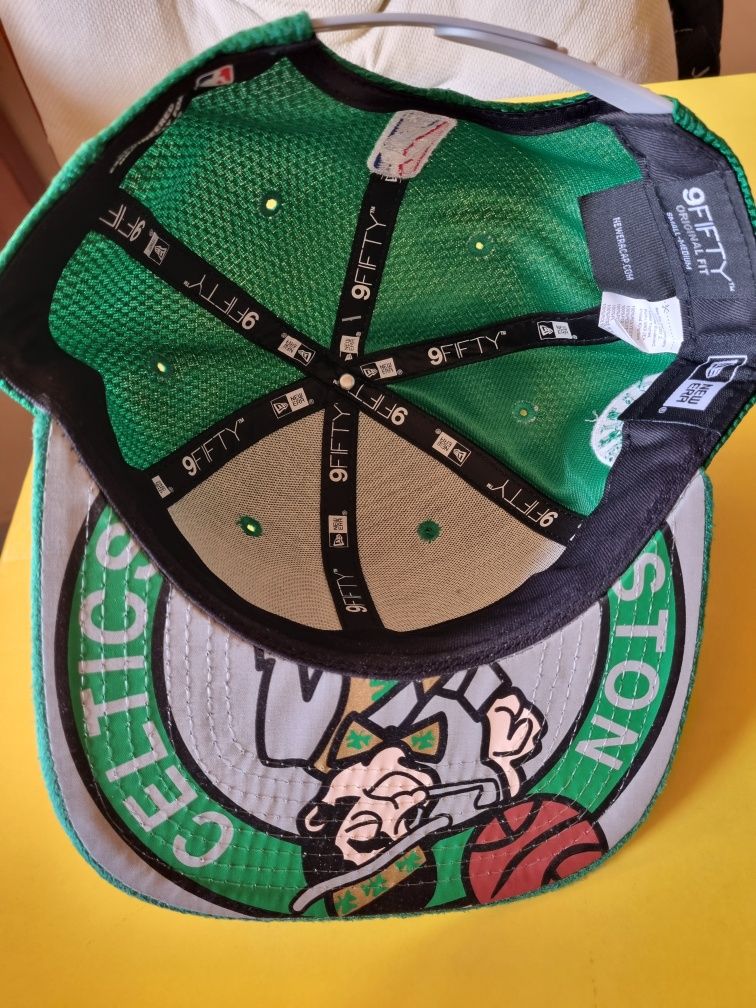 Sapca New Era de Colectie SnapBack S/M Boston Celtics . Model Rar.