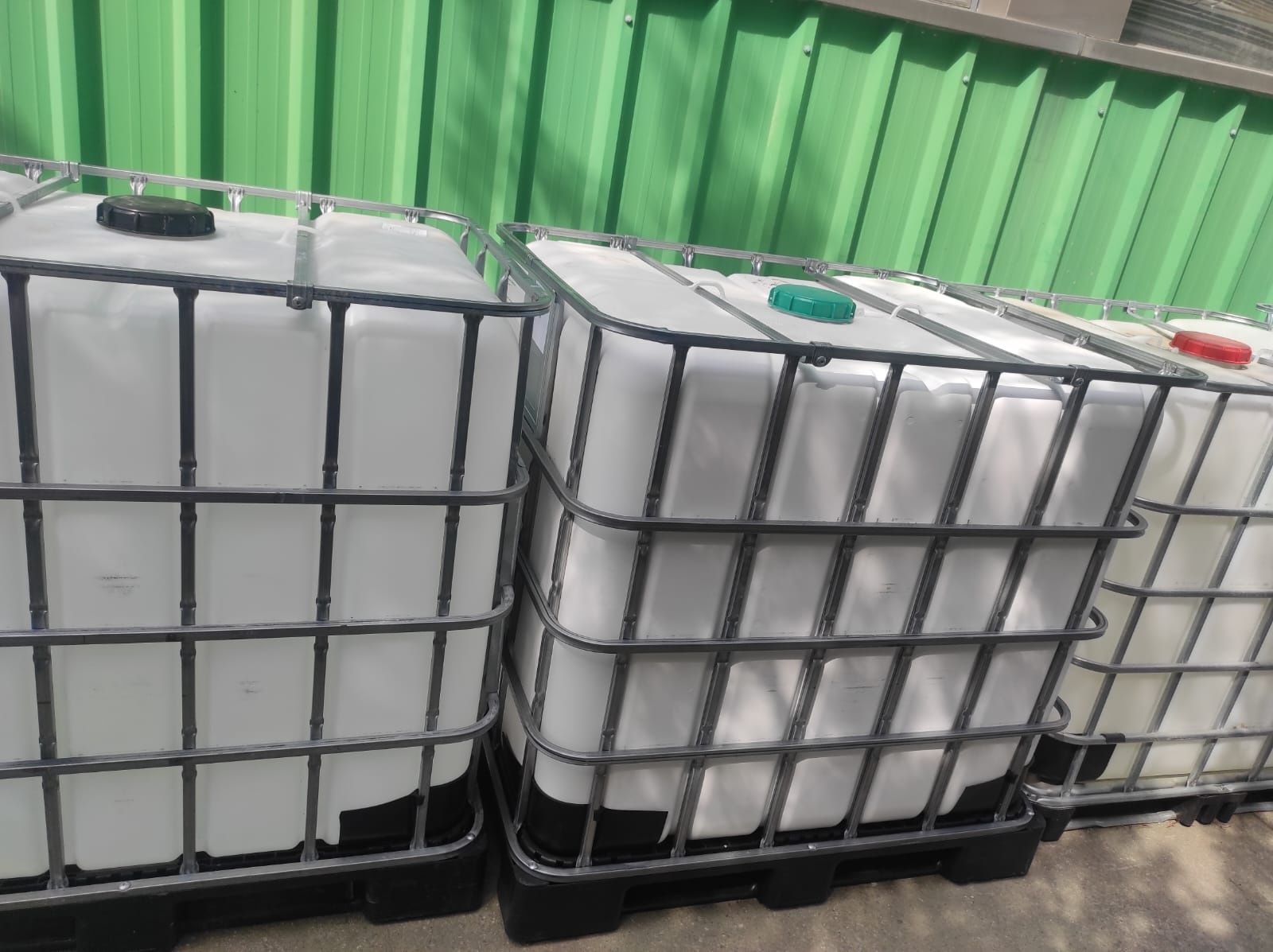 Butoaie de 1000l , de plastic 220l si de tabla 220l