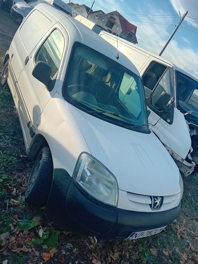 Oglinzi grila fata Peugeot partener motor 2.0