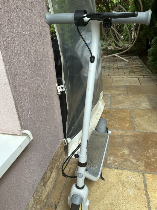 Vand trotineta electrica varsta max 12 ani