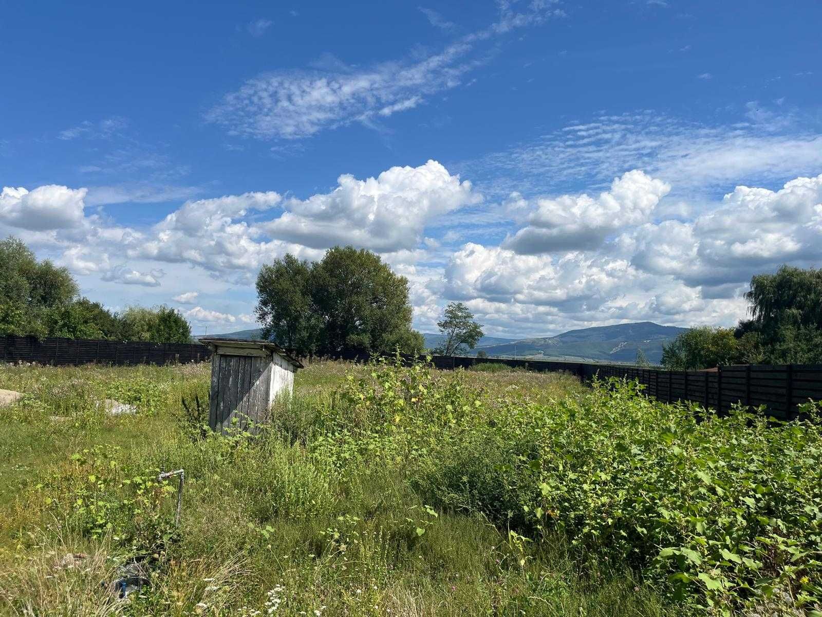 Proprietate UNICA: Casa la rosu cu teren mare si acces la rau