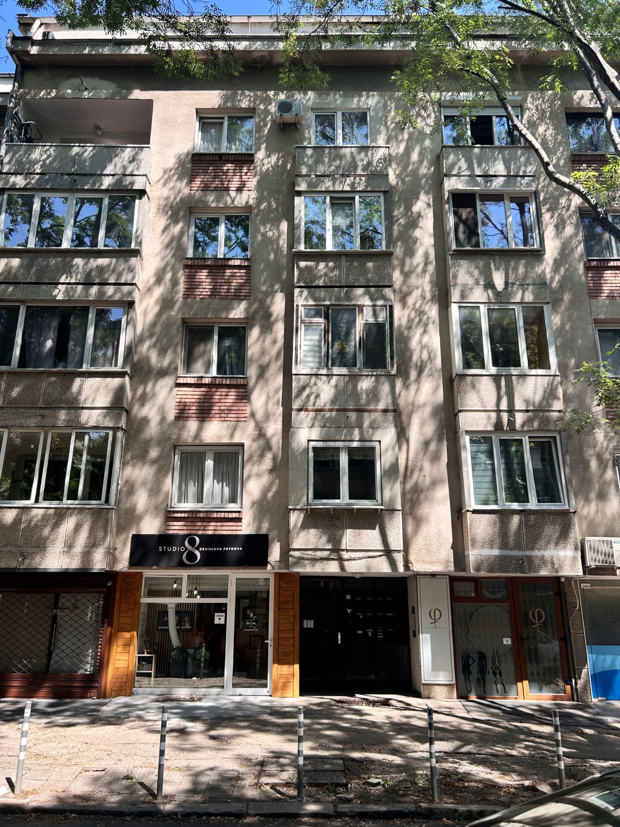 Отдавам под наем тристаен апартамент