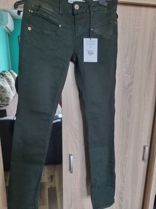 Pantaloni marimea M