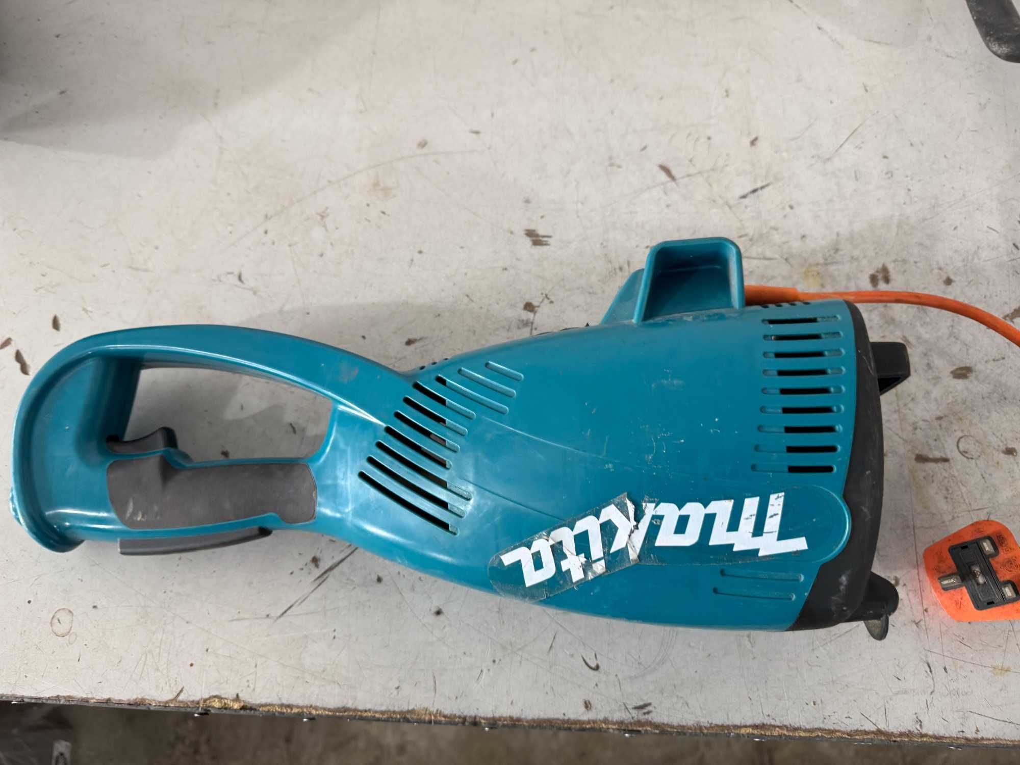 Тример - Makita UM3830 / 700 W