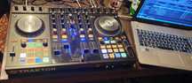 Продавам TRAKTOR Kontrol S4 MK2
