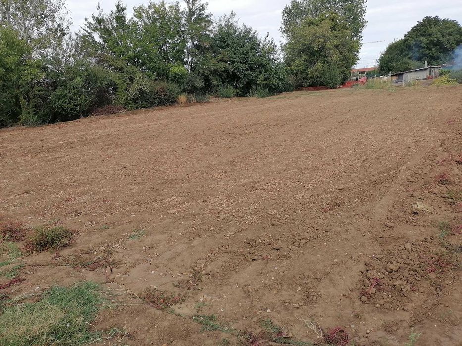 Дворно място 800 кв м