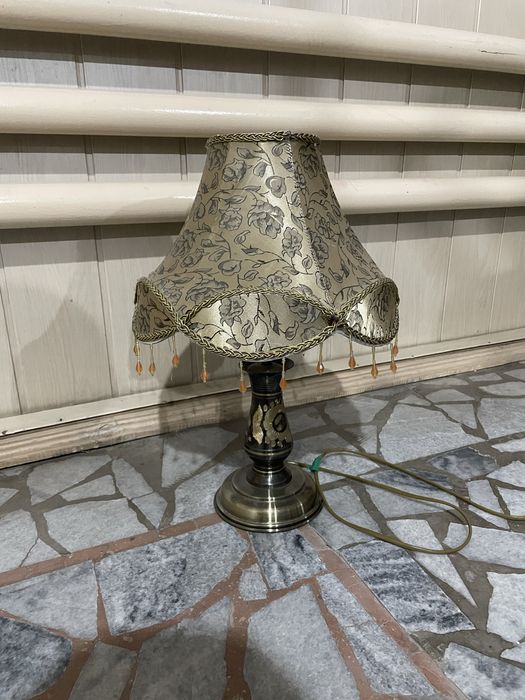 светильник сотилади