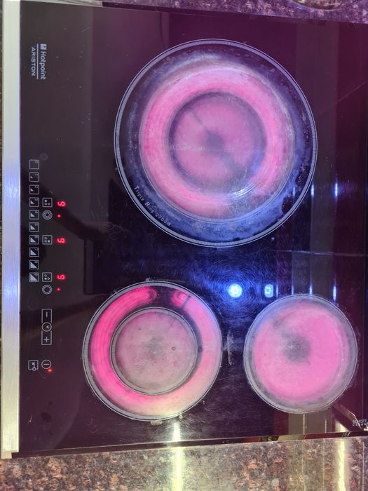 Варочная поверхность электрическая  ARISTON