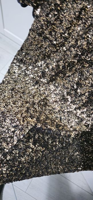 Bluza din paiete și pantaloni