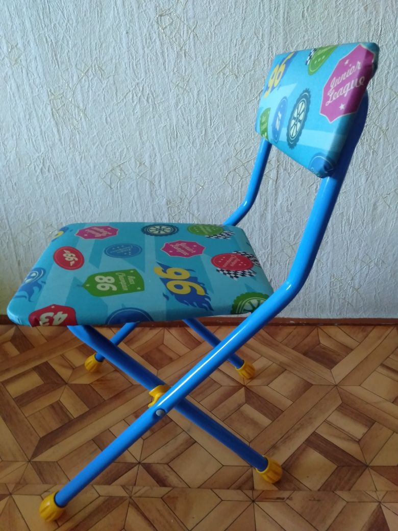 Продам детский стол+стулья