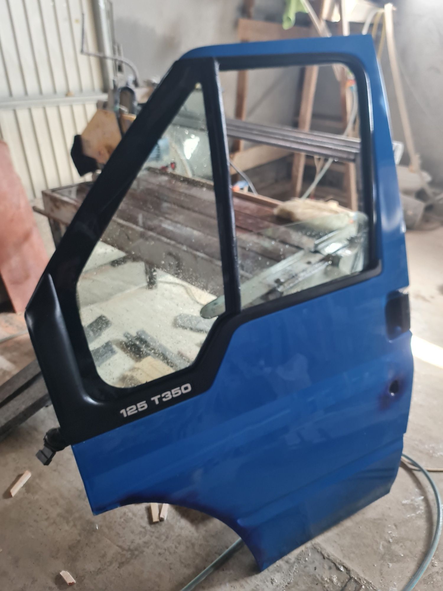 Vand Usa stanga (sofer) Ford Tranzit 2004