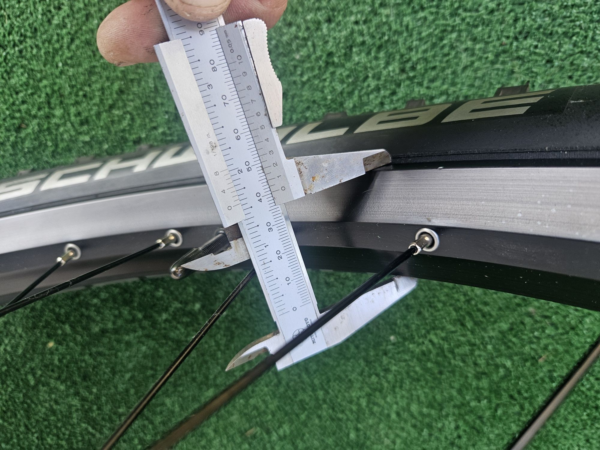 27.5  цола Крос Капитан 12 х 1 , гуми 27.5 х 30