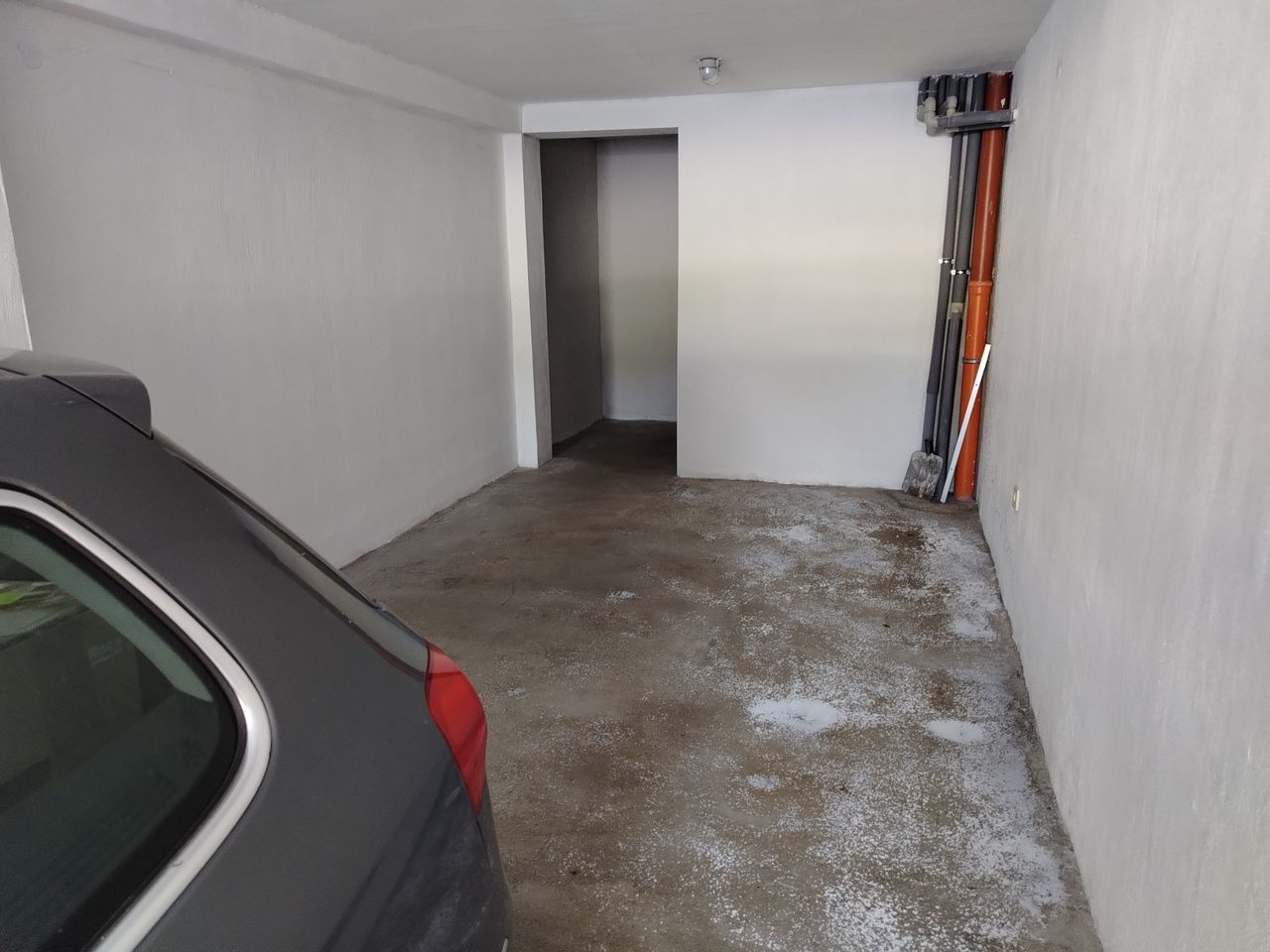 Дава се под наем Гараж / Паркомясто в Пловдив, Тракия - 37 кв.м за 127.5 € - Снимка #1