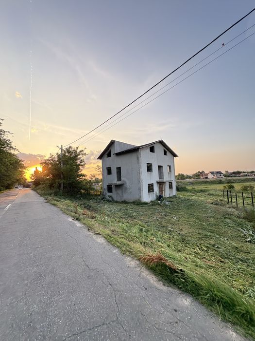 Vand Casa si Terenuri la Pielesti