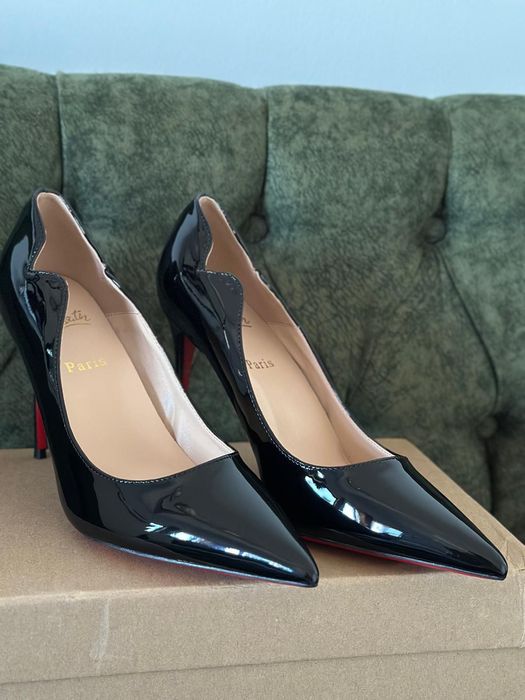 Pantofi Louboutin marime 40 pe Stoc