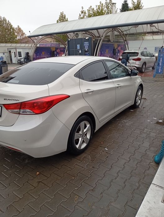Hyundai Elantra 2012