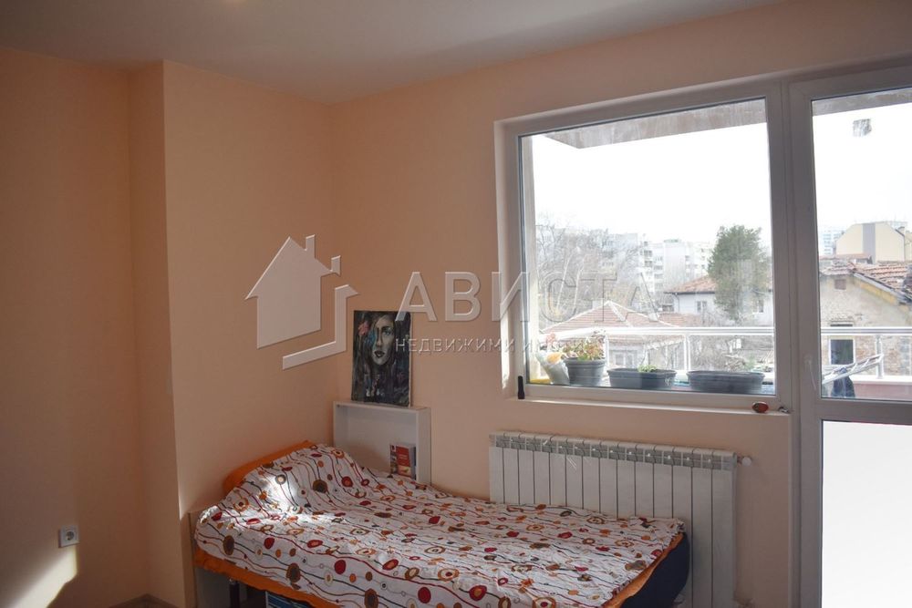 Продава се Четиристаен апартамент в София, Надежда 2 - 123 кв.м за 2025 €/кв.м - Снимка #3