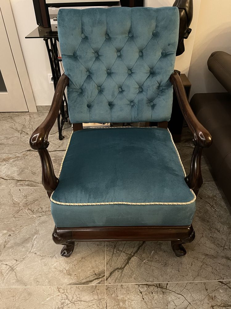Много старо кресло/фотьойл/,цена 500 лв.