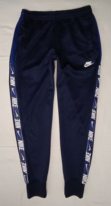 Nike Sportswear Repeat Sweatpants оригинално долнище S Найк долница