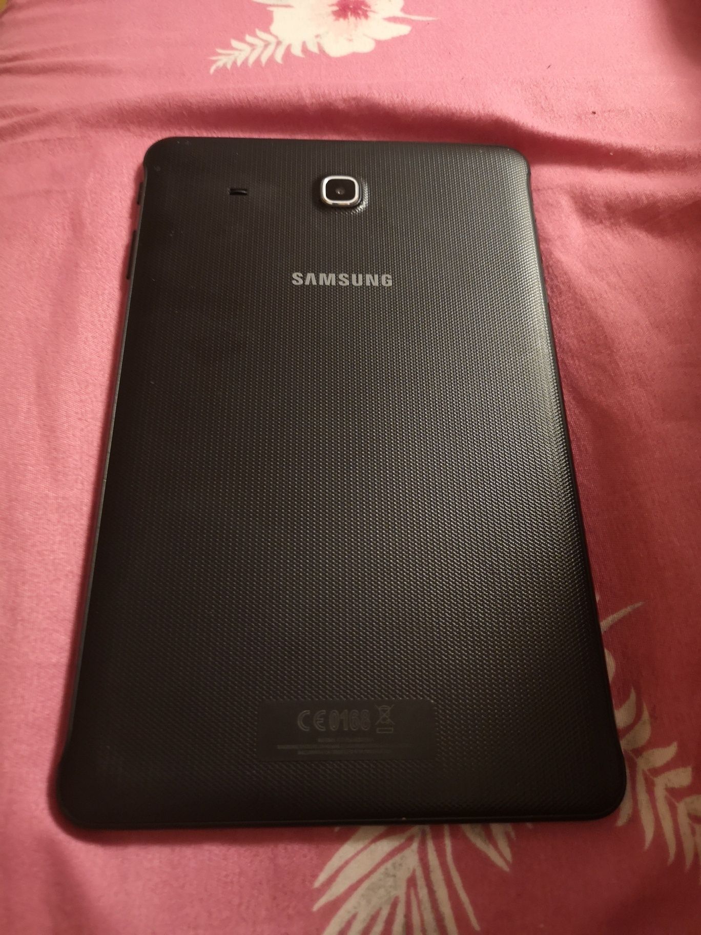 Samsung Tableta E cu Sim