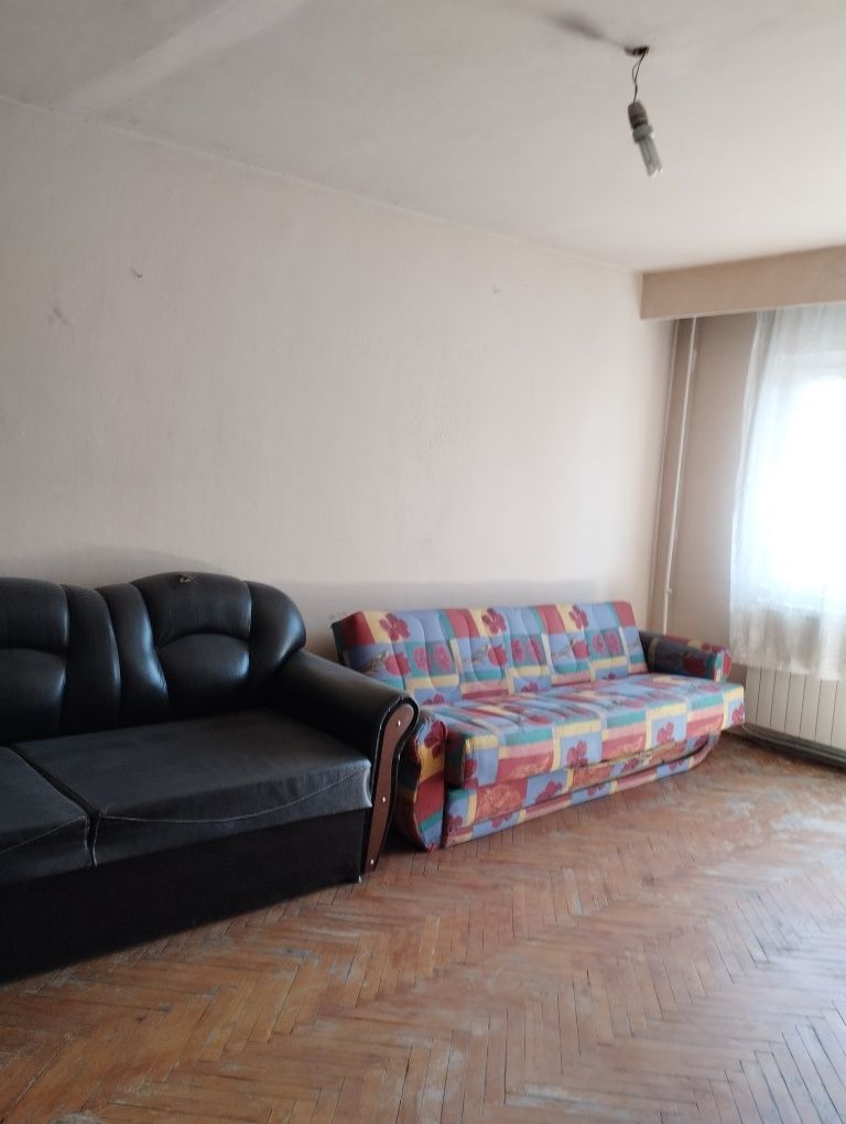 P.f vând apartament 2 camere decomandat 49m.p pe strada Scorțarilor