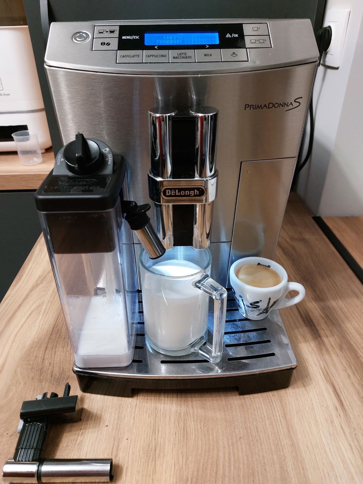 Delonghi PrimaDonna S Кафеавтомат Кафемашина с кана