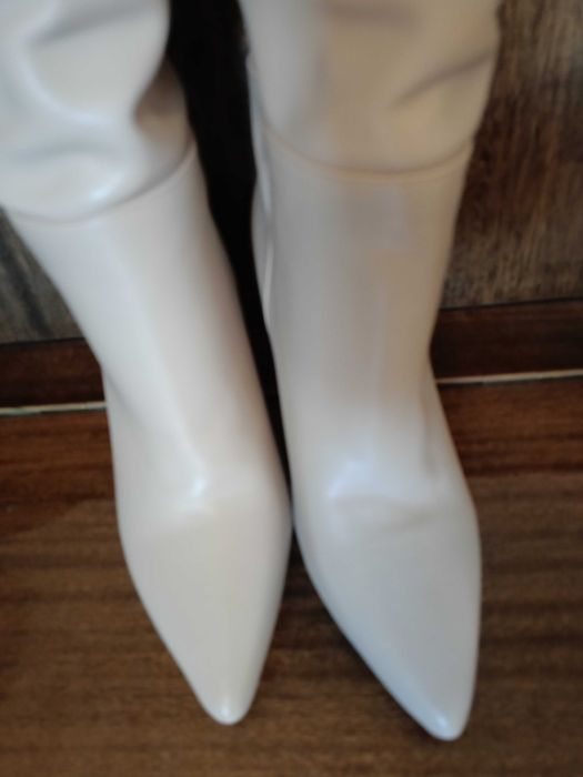 Елегантни ботуши с ток