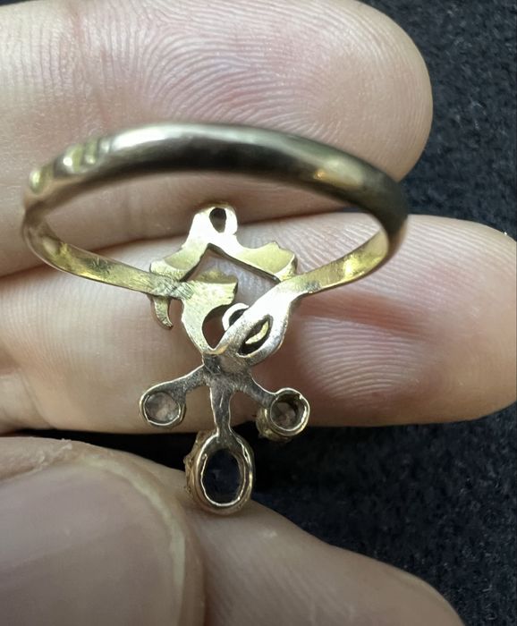 Более сто лет . Брошь . Кольцо . Красота . Камни