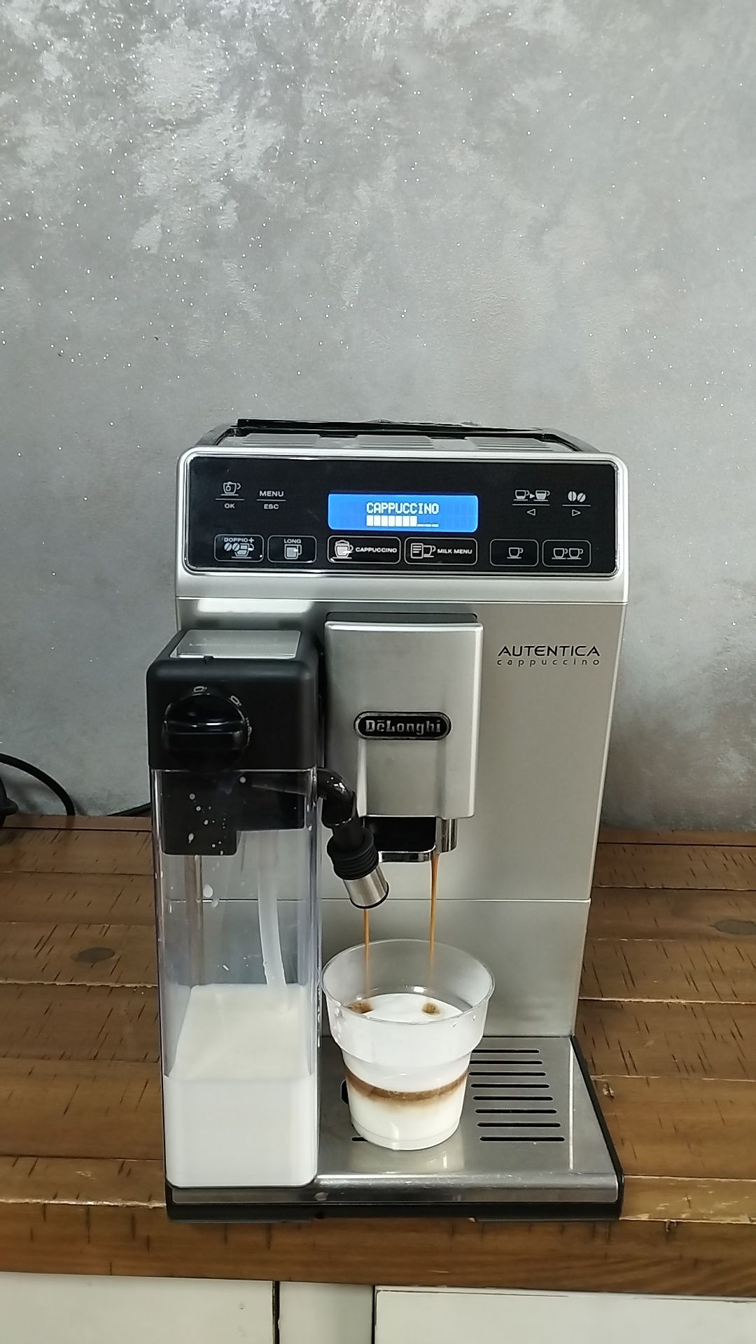 Expresoare Cafea DeLonghi Autentica Cappuccino