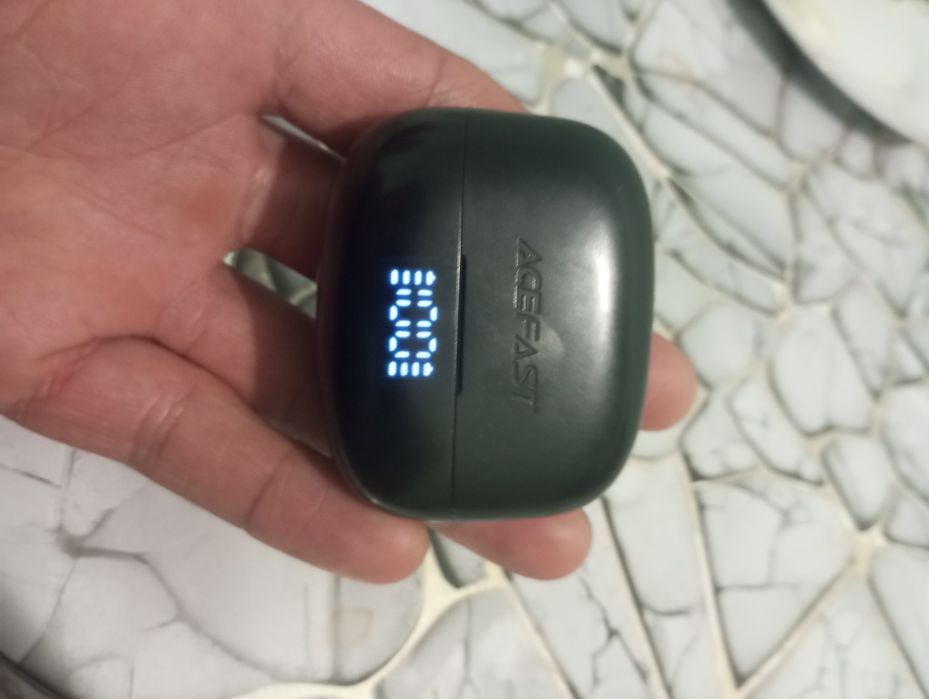 Продам оригинальные наушники