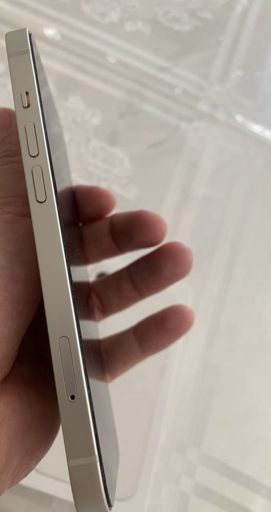 iPhone 13 • 256 GB • Oq rang • Zoʻr holatda + 2 ta chexol