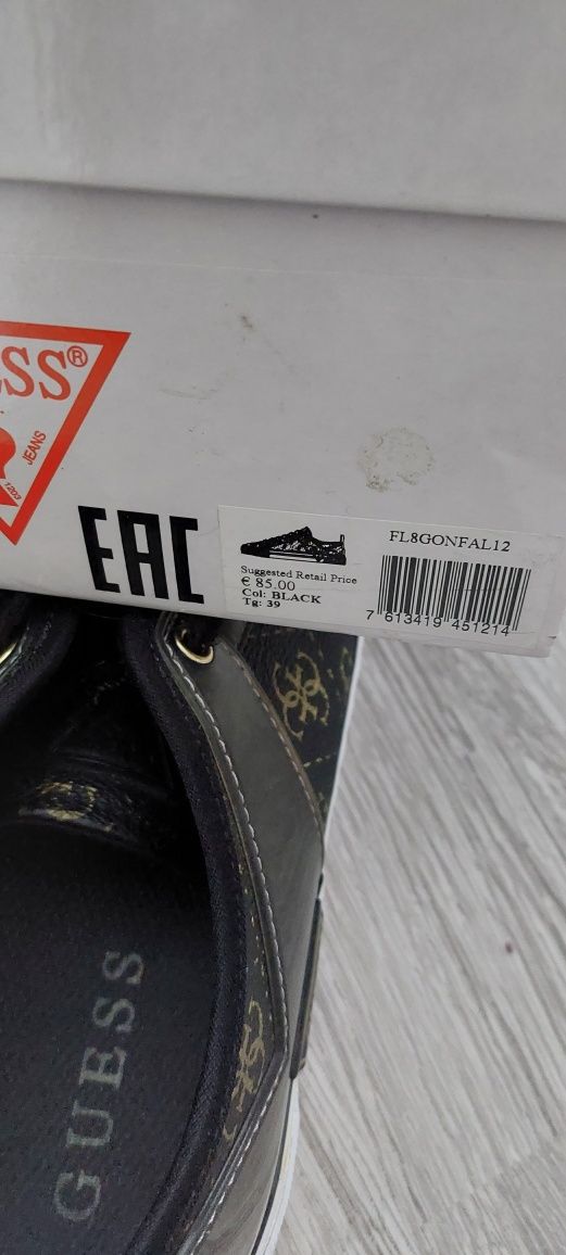 Дамски обувки марка Guess