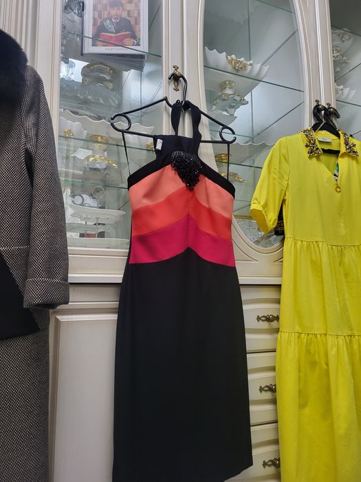 Продаётся платья  42-44рр, почти все новые одевала только один раз!