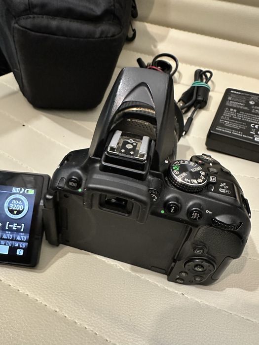 Camera foto DSLR Nikon D5300 + Tamrom 10-24mm
