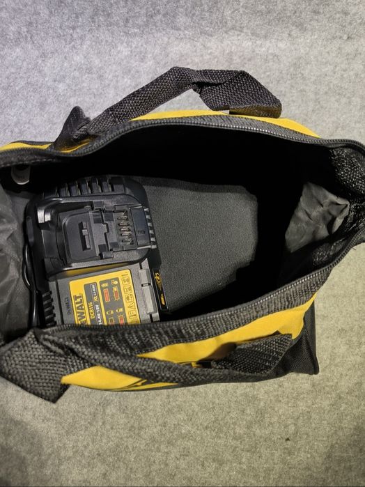 Seturi noi Dewalt 18V acumulator si incarcator