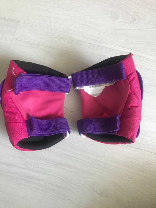Ролери 30-32, каска 'S', протектори 2XS за колене, лакти, длани + сак
