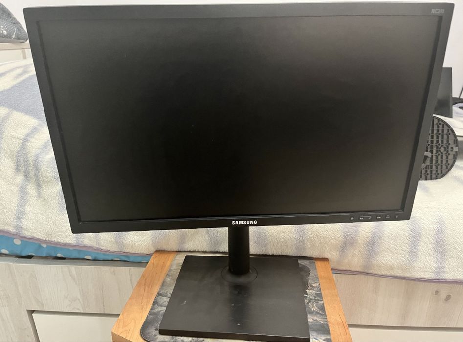 Monitoare Full HD Samsung NC241 - 24”, AOC - 21.5", Lenovo 21.5”